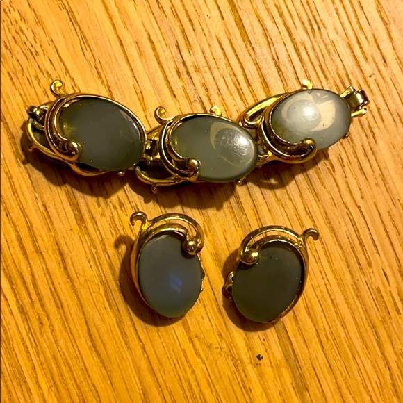 Costume bracelet and clasp earring set - Picture 1 of 1